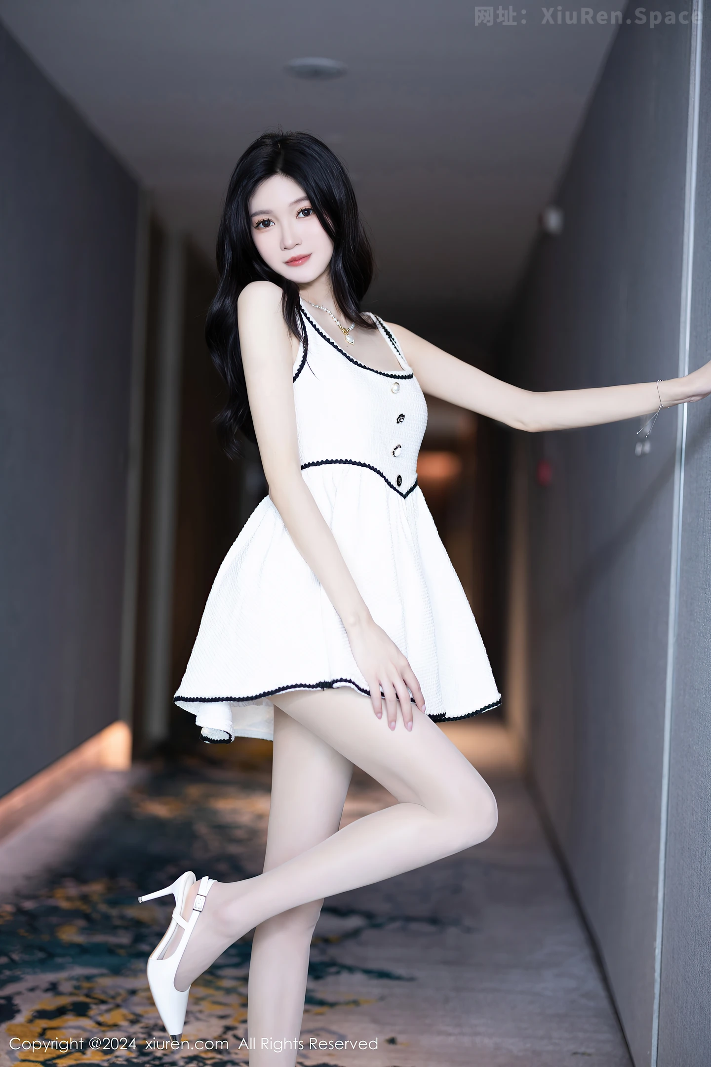 图片[4]-[XiuRen秀人网]VOL.8861 模特程程程私房性感白色连衣短裙配白色丝袜秀曼妙身姿迷人写真83P-秀人网官方网站